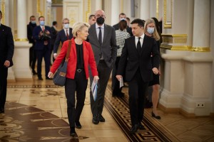 Президент України Володимир Зеленський, Президент Європейської ради Шарль Мішель і Президент Європейської комісії Урсула фон дер Ляєн взяли участь у засіданні 23-го Саміту Україна – ЄС, який відбувся в Києві. У межах Саміту підписано низку документів, зокрема Угоду про Спільний авіаційний простір, 12 жовтня 2021 року.