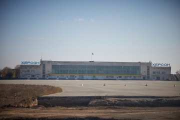 Заступник керівника Офісу Президента ознайомився з перебігом реконструкції злітно-посадкової смуги аеропорту «Херсон»