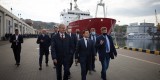 Під час робочої поїздки на Одещину Президент України Володимир Зеленський оглянув придбаний коштом держави криголам «Ноосфера», який забезпечуватиме логістику для української антарктичної станції «Академік Вернадський», 29 жовтня 2021 року.