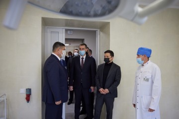 Volodymyr Zelenskyy visited the renovated ER department of the Izmail Hospital