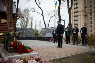 On the Day of Dignity and Freedom, Volodymyr Zelenskyy paid tribute to the fallen Maidan activists