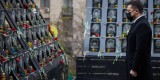 У День Гідності та Свободи Президент Володимир Зеленський встановив лампадку до хреста на Алеї Героїв Небесної Сотні у Києві, вшановуючи пам'ять загиблих активістів Майдану, 21 листопада 2021 року.
