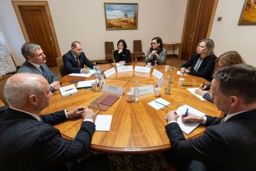 Роман Машовець і заступниця голови МЗС Канади обговорили безпекову ситуацію на сході й біля кордонів України
