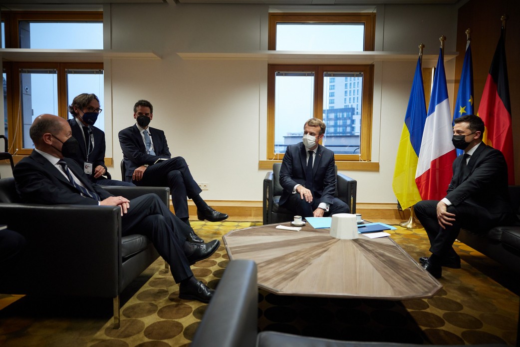 Volodymyr Zelenskyy discussed Donbas issue settlement with the Federal Chancellor of Germany and the President of France