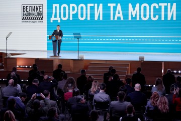 Zelenskyy: Over 40% of Ukraine's main road network renovated, built within two years under Large Construction Program