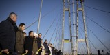 Президент України Володимир Зеленський у Запоріжжі взяв участь у флешмобі «Живий ланцюг» з нагоди Дня Соборності України. Понад 1500 осіб з'єднали береги річки Дніпро через новозбудований вантовий міст, 22 січня 2022 року.