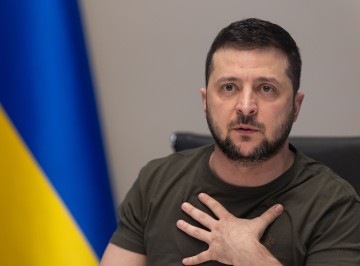 Ukrainian servicemen in Mariupol are not ready to leave their wounded and dead brothers-in-arms in the city - President 