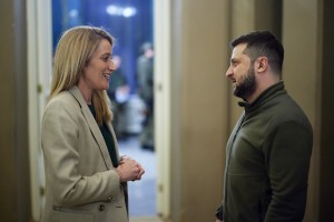 Президент України Володимир Зеленський провів зустріч із Президентом Європейського парламенту Робертою Мецолою, яка прибула до Києва, 1 квітня 2022 року.