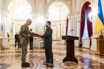 Volodymyr Zelenskyy presented the Golden Star Orders to servicemen of the Armed Forces of Ukraine and members of the families of the fallen Heroes of Ukraine