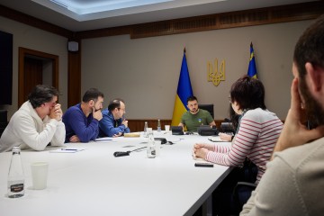 Аби ситуація в економіці покращилася, потрібно, щоб країна жила й працювала попри війну – Глава держави 