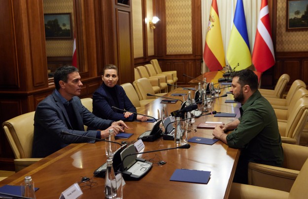 Володимир Зеленський обговорив з головами урядів Данії та Іспанії посилення оборонних спроможностей, відбудову та підтримку інтеграції України до ЄС