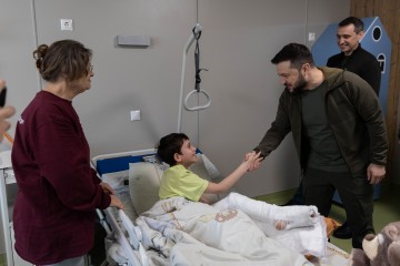 At Okhmatdyt Hospital, Volodymyr Zelenskyy visited two orphans from Mariupol who were returned to Ukraine 