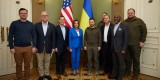 Президент Украины Владимир Зеленский провел встречу со спикером Палаты представителей Конгресса Соединенных Штатов Америки Нэнси Пелоси, которая прибыла в нашу страну с визитом, 30 апреля 2022 года.