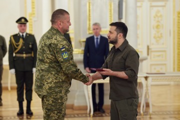 President presented awards to the military and members of the families of fallen defenders, who were awarded the title of Hero of Ukraine, as well as the first Knights of the Cross of Military Merit