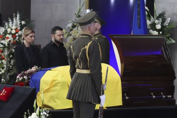 The presidential couple took part in the farewell ceremony for Leonid Kravchuk