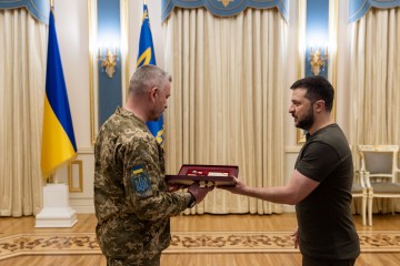 President presented the Golden Star orders to Ukrainian servicemen who were awarded the title of Hero of Ukraine