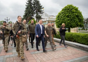 Президент України Володимир Зеленський провів зустріч з Президентом Республіки Польща Анджеєм Дудою, який прибув у нашу країну з візитом. Глави двох держав також узяли участь у пленарному засіданні Верховної Ради, 22 травня 2022 року.