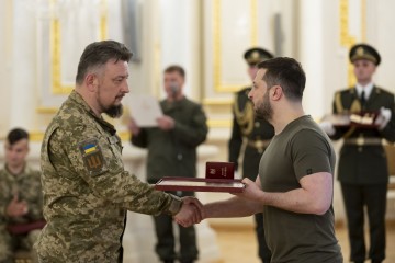 President presented the Order of the Golden Star to the servicemen and relatives of the fallen defenders who were conferred the title of Hero of Ukraine