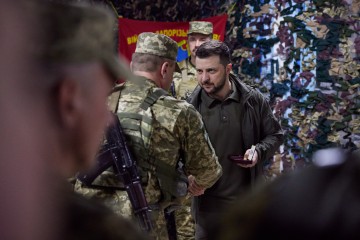 President of Ukraine visited the frontline positions in the east of the country and presented state awards to the military