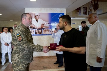 At the Shalimov National Institute of Surgery and Transplantology, the President talked to the doctors and Ukrainian soldiers undergoing treatment there
