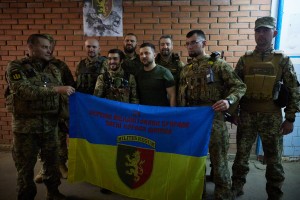 Президент України Володимир Зеленський відвідав командні пункти та передові позиції українських військ у районі Бахмута Донецької області та Лисичанська, що на Луганщині, 5 червня 2022 року.