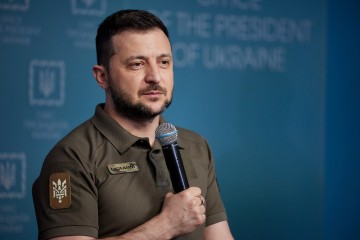 Ukraine is negotiating with a number of countries on the export of grain from ports, but weapons remain the main guarantor in this matter - President