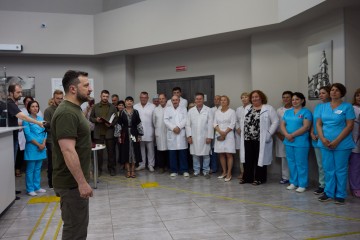 President visited a hospital in Odesa and presented awards to medics