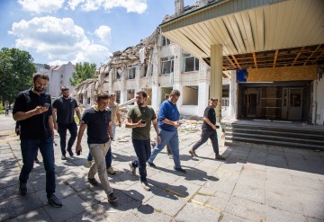 Кирило Тимошенко на Житомирщині ознайомився з відновленням об’єктів цивільної інфраструктури, які постраждали від російської агресії