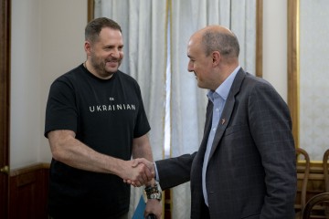 Україна більше за всіх у світі зацікавлена в прозорості процесу отримання військової допомоги – Андрій Єрмак