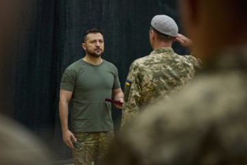 Президент привітав військовослужбовців Сил спеціальних операцій ЗСУ з професійним святом і вручив державні нагороди