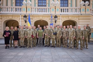 З нагоди Дня Повітряних сил ЗСУ Президент України Володимир Зеленський вручив ордени «Золота Зірка» військовослужбовцям, яким присвоєно звання Героя України, і членам родин загиблих Героїв, а також інші державні нагороди, 7 серпня 2022 року
