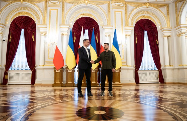 Для України сьогодні підтримка зброєю – це пріоритет, і всі наші потреби детально відомі Президенту Польщі – Володимир Зеленський за результатами зустрічі з Анджеєм Дудою в Києві