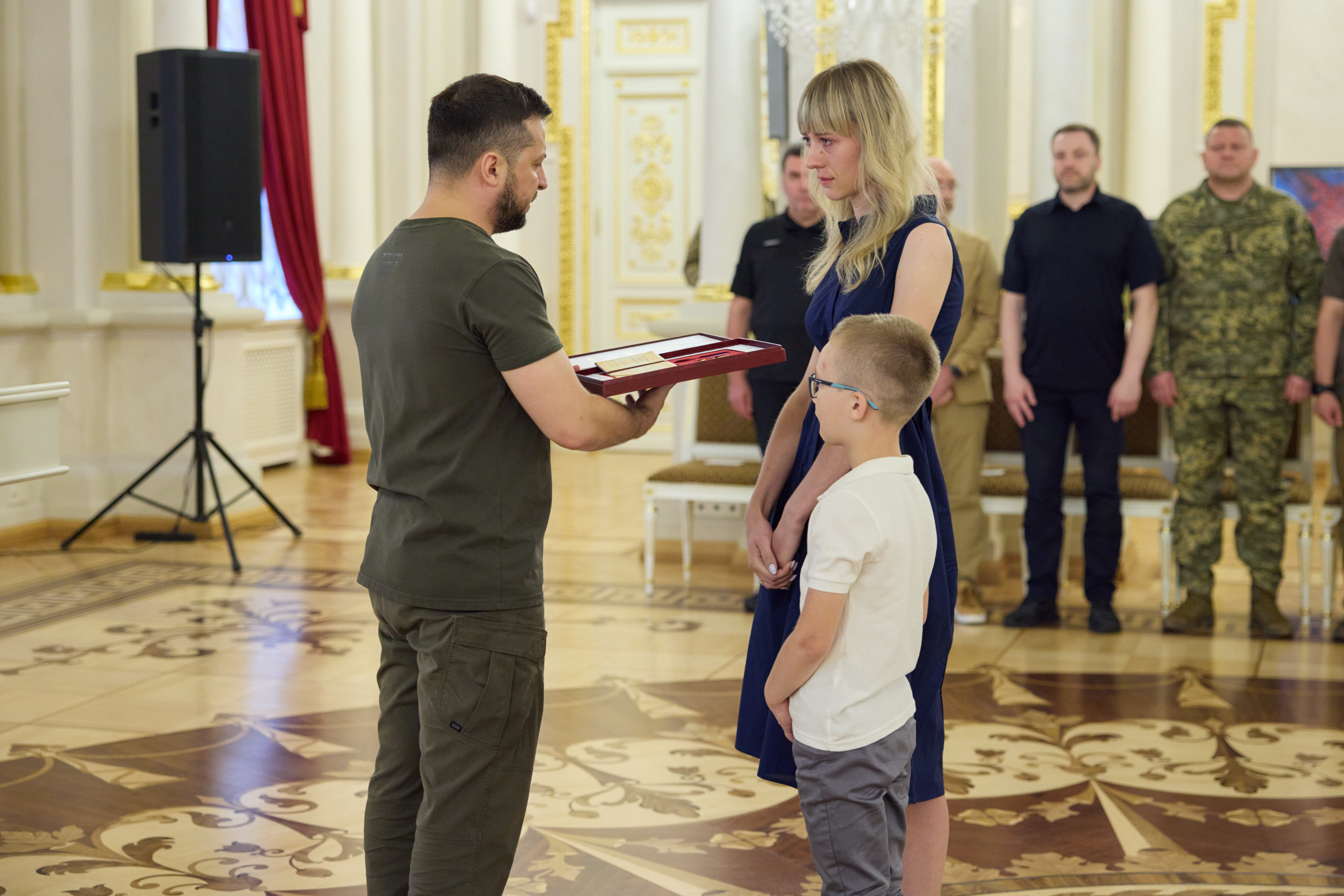 Президент вручил ордена «Золотая Звезда» родственникам погибших ...