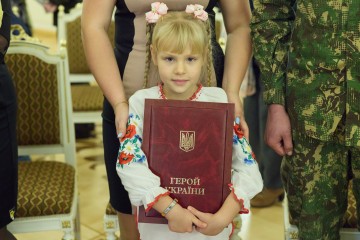 Президент вручив ордени «Золота Зірка» Героям України та рідним загиблих захисників, удостоєних цього звання посмертно