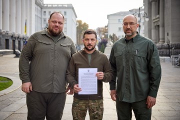 Ми робимо свій визначальний крок, підписуючи заявку України на вступ у пришвидшеному порядку до НАТО – звернення Президента Володимира Зеленського