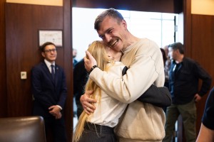 Під час візиту до Турецької Республіки керівник Офісу Президента України Андрій Єрмак зустрівся з п'ятьма українськими військовими – захисниками «Азовсталі», нещодавно звільненими з російського полону, та організував їхню зустріч із рідними, 3 жовтня 2022 року. 