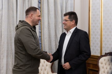 Керівник Офісу Президента Андрій Єрмак зустрівся з єврокомісаром Янезом Ленарчичем