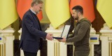 Президент України Володимир Зеленський провів зустріч з Прем’єр-міністром Чеської Республіки Петром Фіалою, який перебуває в нашій країні з візитом. Володимир Зеленський нагородив Петра Фіалу орденом Ярослава Мудрого І ступеня, яким Прем’єр-міністра було відзначено за визначний особистий внесок у розвиток українсько-чеського міждержавного співробітництва, підтримку незалежності й територіальної цілісності України, 31 жовтня 2022 року.