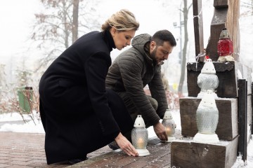 Volodymyr Zelenskyy and Olena Zelenska honored the memory of the fallen participants of the Revolution of Dignity