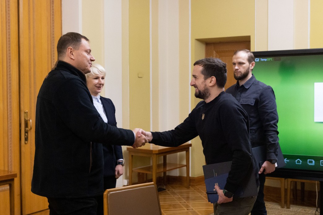 El subdirector de la oficina presidencial de Ucrania Kirill Tymoshenko se reunió...