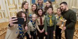 Президент України Володимир Зеленський зустрівся з представниками скаутських організацій та отримав від них Вифлеємський вогонь миру, 14 грудня 2022 року. 