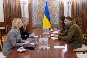 Andriy Yermak discusses assistance in restoring Ukraine's energy infrastructure with Geoffrey Pyatt, Bridget Brink