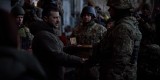 Президент України Володимир Зеленський побував із робочою поїздкою в Донецькій області, де зустрівся з українськими військовими, які обороняють місто Бахмут, 20 грудня 2022 року. 