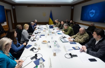 Andriy Yermak holds briefing for US senators on countering full-scale Russian invasion