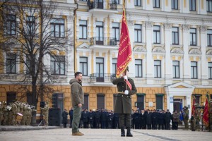 У річницю незламності Президент Володимир Зеленський вручив державні нагороди та присвоїв почесні звання військовослужбовцям і цивільним громадянам, а також передав бойові прапори військовим частинам Збройних Сил та штурмовим бригадам «Гвардії наступу», 24 лютого 2023 року. 