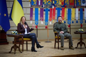 Президент України Володимир Зеленський разом із Президентом Європейського парламенту Робертою Мецолою поспілкувався зі студентською спільнотою закладів вищої освіти Львівщини, 4 березня 2023 року.