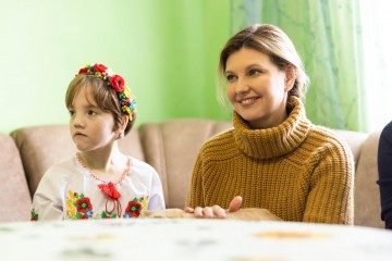 Олена Зеленська разом із командою своєї Фундації відвідала дитячий будинок сімейного типу на Львівщині та передала гуманітарну допомогу