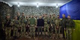 Під час робочої поїздки до Запорізької області Президент України Володимир Зеленський відвідав передові позиції українських військових. Глава держави поспілкувався з військовослужбовцями та подякував їм за захист України, 27 березня 2023 року.