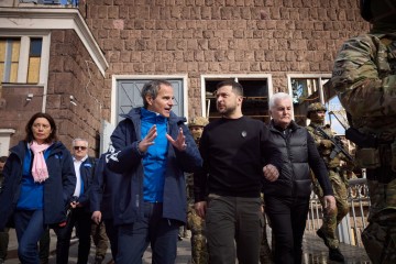Глава держави зустрівся з гендиректором МАГАТЕ на території ДніпроГЕС