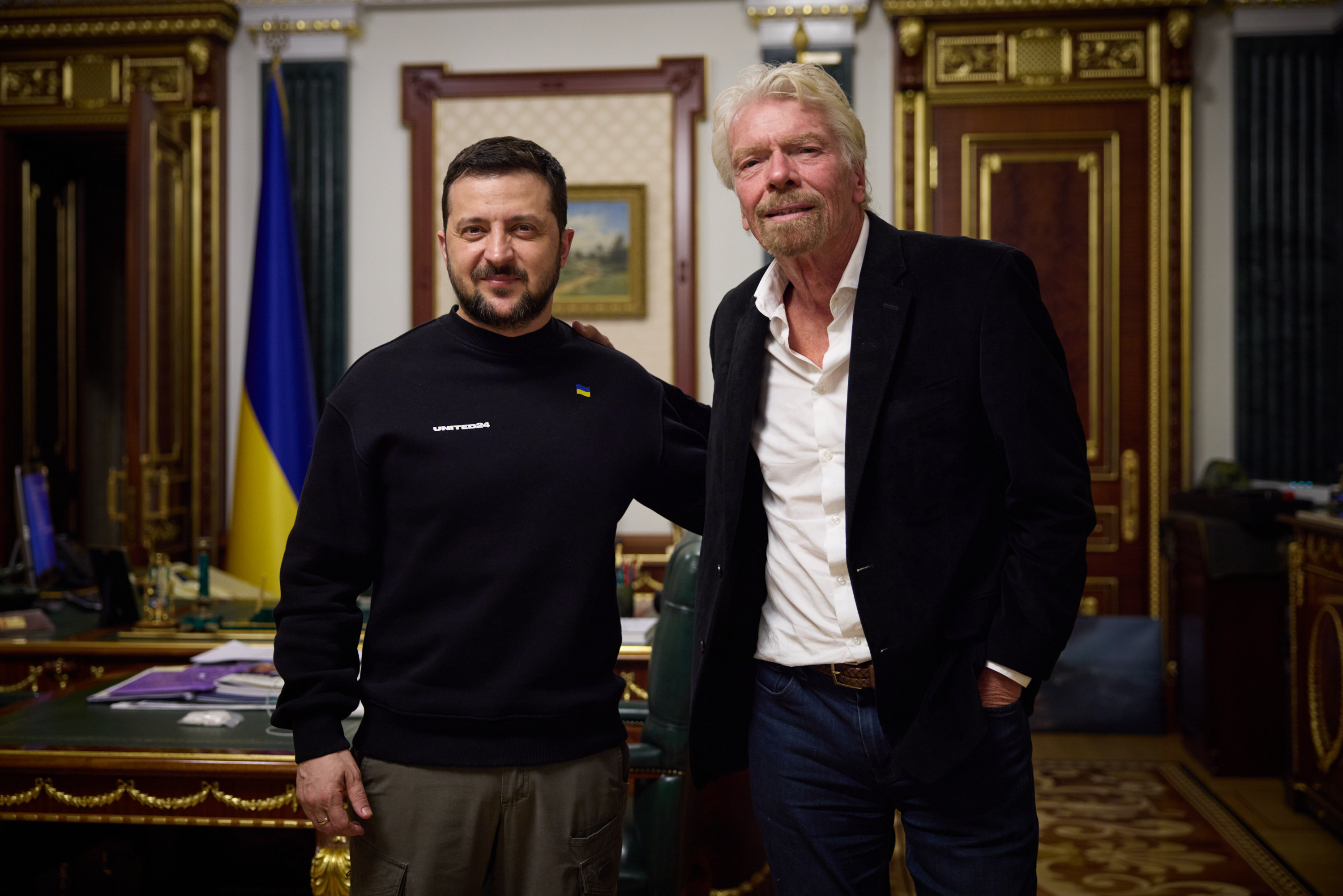 Президент України Володимир Зеленський провів зустріч із засновником компанії Virgin Group та неприбуткового фонду Virgin Unite, британським підприємцем Річардом Бренсоном, який приєднався до команди амбасадорів фандрейзингової платформи United24, 10 квітня 2023 року. 